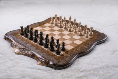 Skák með höfundarréttarvarið Mount Ararat Outline Olive Wood Set