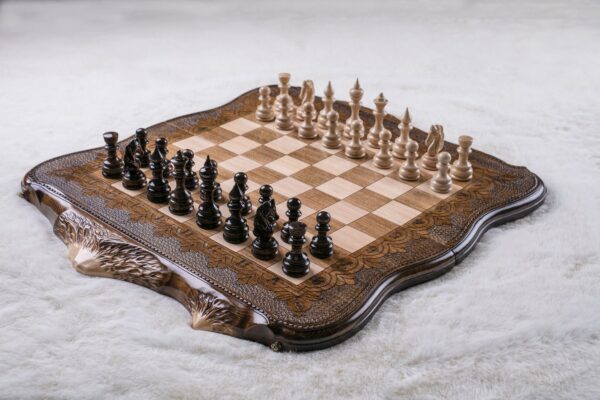 Skák með höfundarréttarvarið Mount Ararat Outline Olive Wood Set