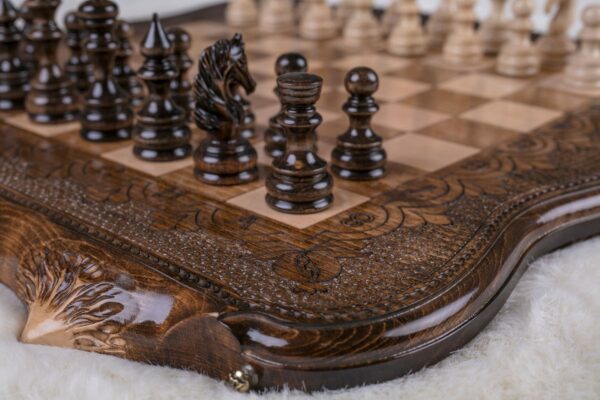 Skák með höfundarréttarvarið Mount Ararat Outline Olive Wood Set