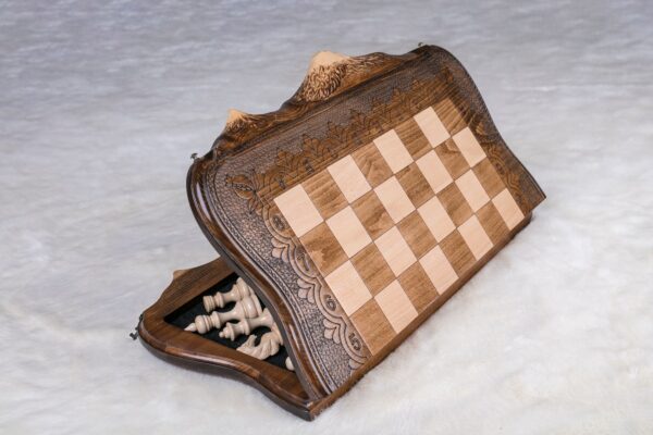 Skák með höfundarréttarvarið Mount Ararat Outline Olive Wood Set