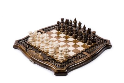 Skák-kotru Ararat með fléttumynstri Höfundarréttarvarið útlínur Highclere Ebony og Walnut Lúxus skáksett